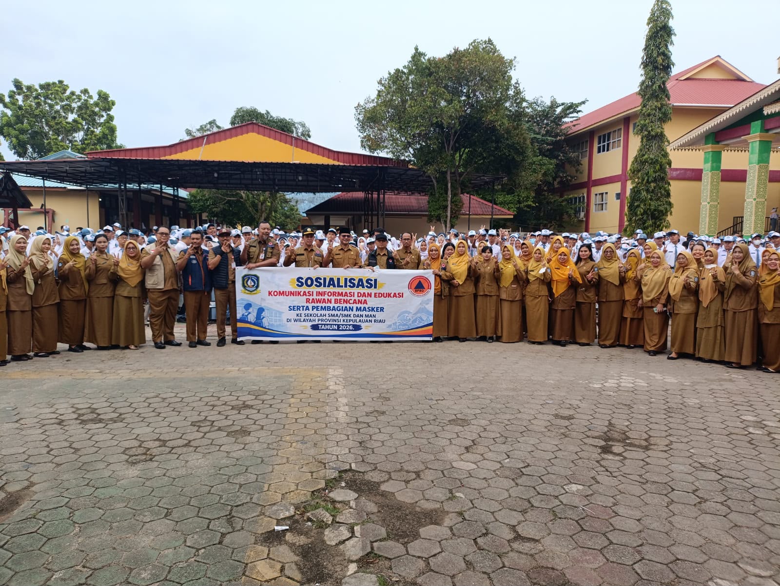BPBD KEPRI GELAR SOSIALISASI EDUKASI RAWAN BENCANA DI SMAN 2 TANJUNGPINANG, BAGIKAN MASKER KEPADA PELAJAR