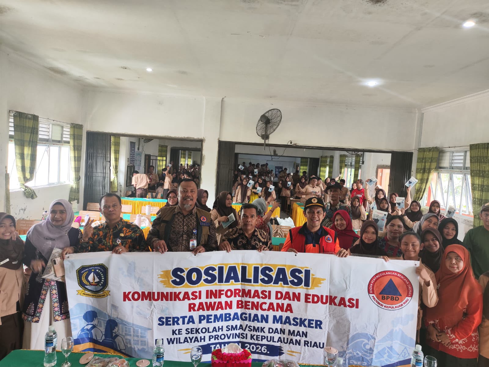 BPBD KEPRI SOSIALISASIKAN MITIGASI BENCANA DI SMAN 1 BINTAN TIMUR, BAGIKAN 1.500 MASKER KEPADA PELAJAR