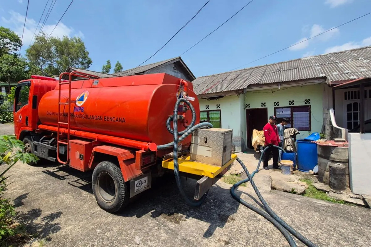 BPBD Kepri Salurkan 26 Ton Air Bersih untuk 400 KK di Batu IX Tanjungpinang